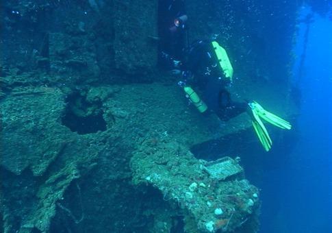 ​任振鹤在积石山县调研灾后恢复重建工作