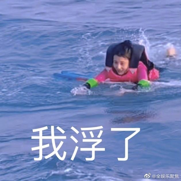 张卫健彩排被钢琴砸身,网友不理解为什么要搞360度旋转弹钢琴