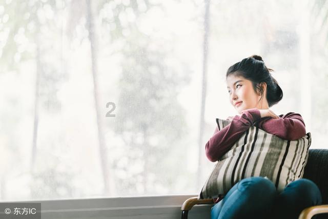 高空畅游的女孩