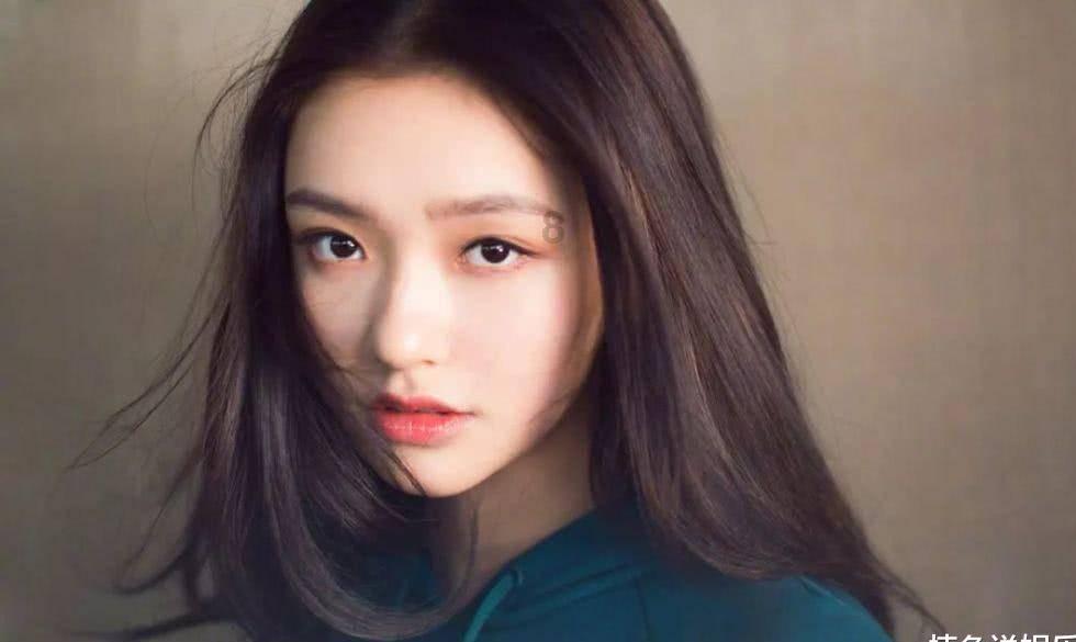 逃离古老的乡村房子