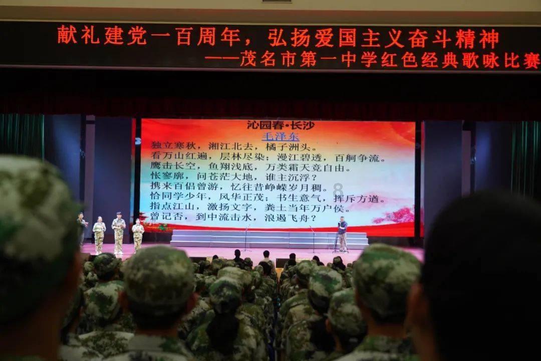 逃离昏暗下的小村