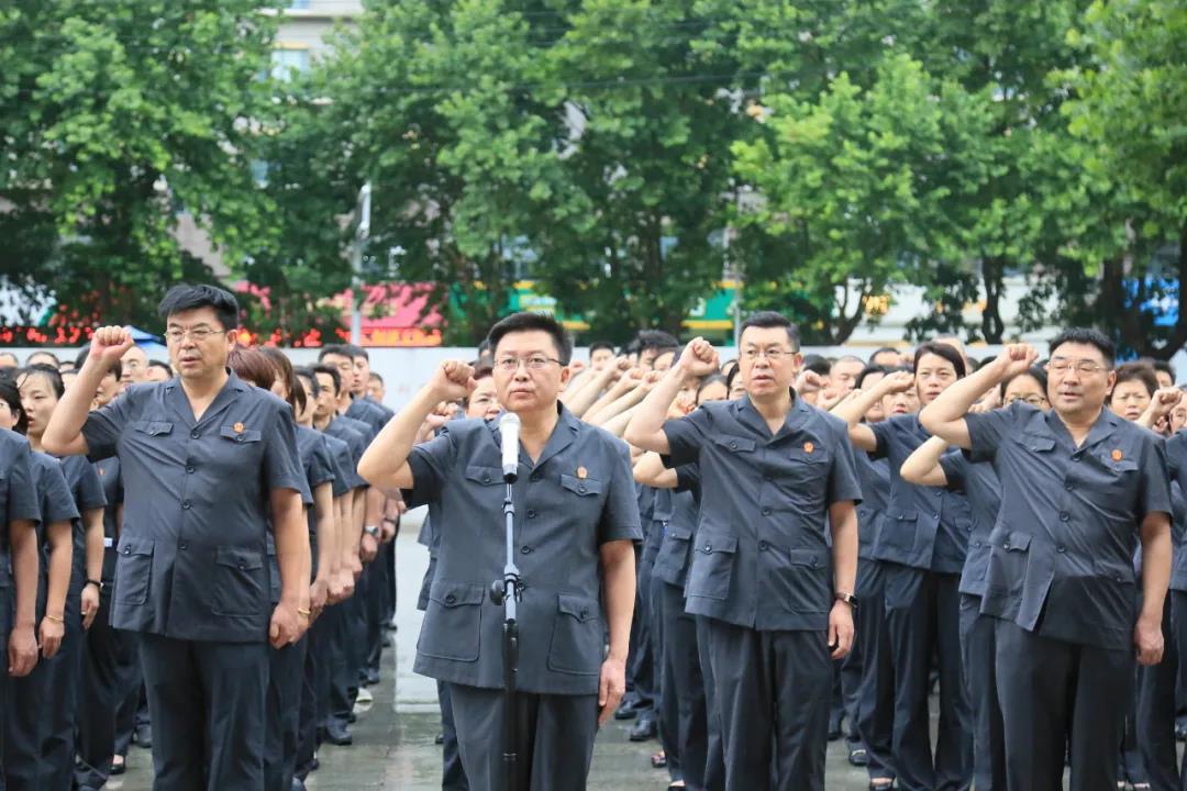 汽车自燃 “荧光绿”变身“火焰蓝”秒救援