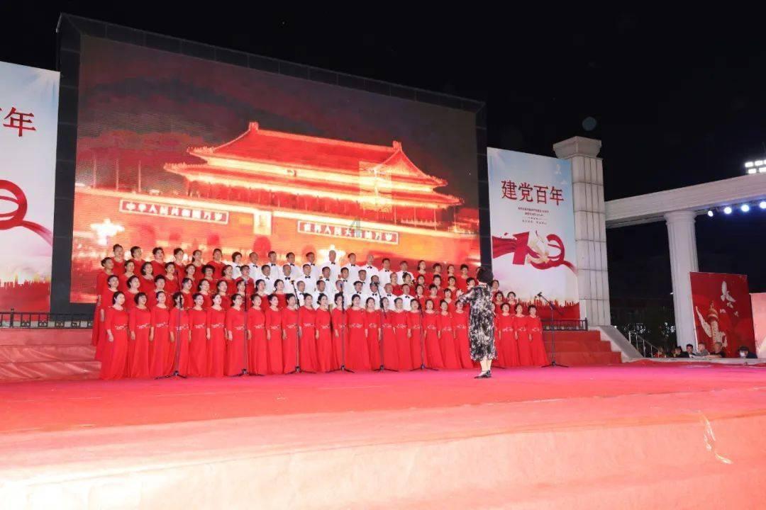 救援年轻女歌手