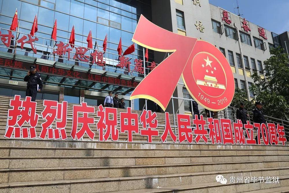 夜晚，是该对皮肤进行“密集护理”，还是让皮肤“自由呼吸”？