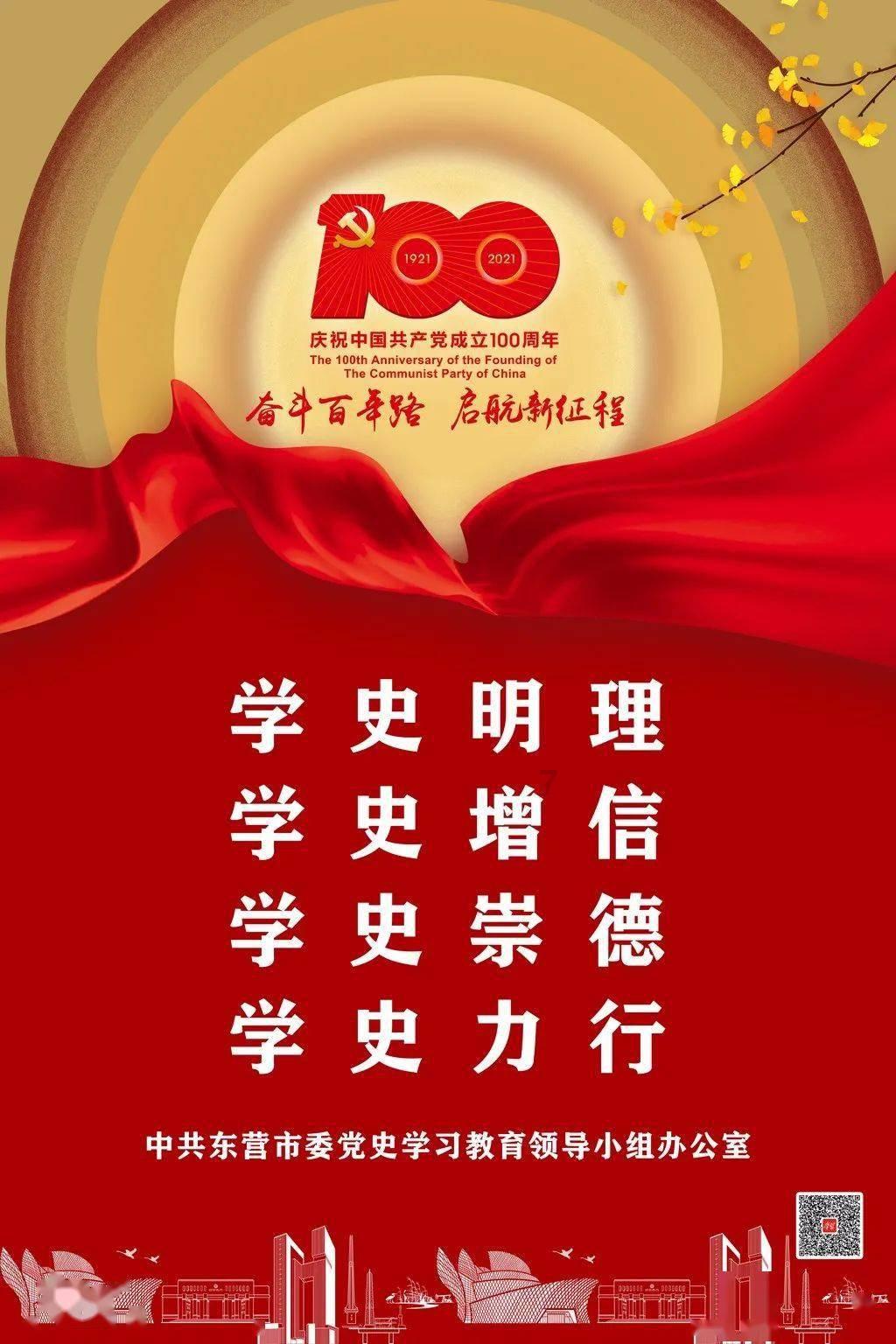 沙滩游玩的女孩们