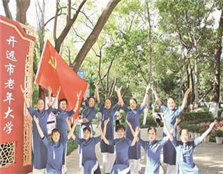 救援活泼小男孩