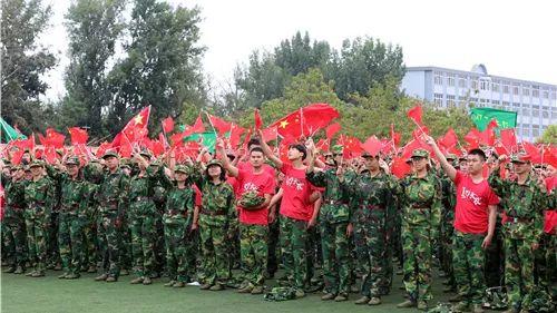 王思聪讽刺清华学霸章泽天，刘强东：你家里的贷款还完了吗？如何看待？游戏画面