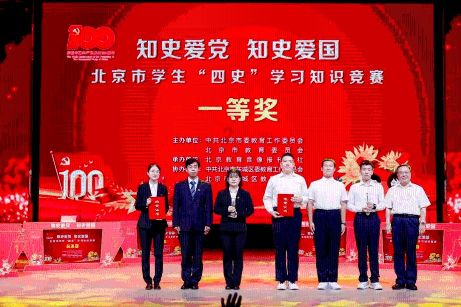 因遗产纠纷姐姐往弟弟家门上抹粪便?邻居:2个月了,臭味顺着门就进来了