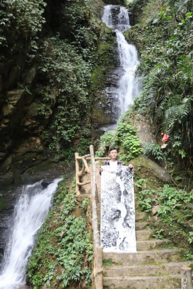 石家庄高新区:翰墨飘香 珠峰派出所里送祝福