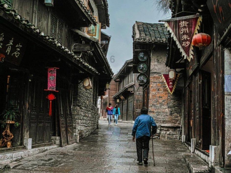 笑脸球的冒险之旅