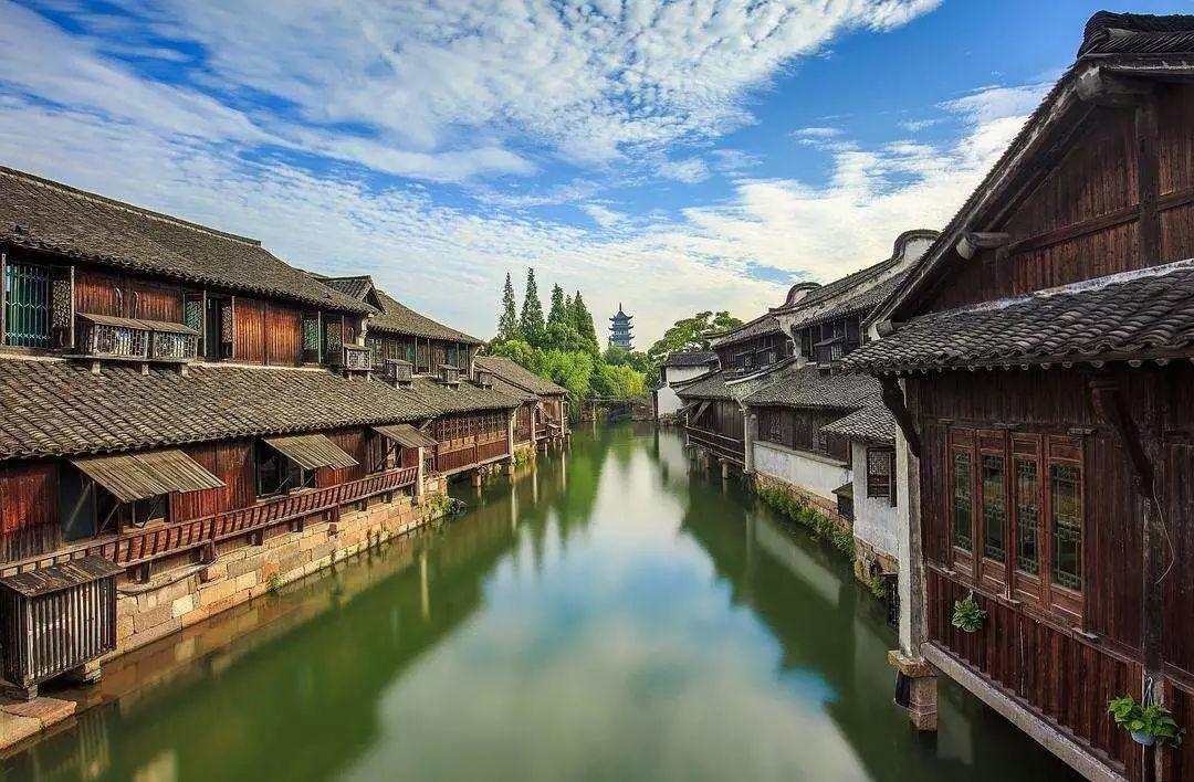 紧闭的闸门