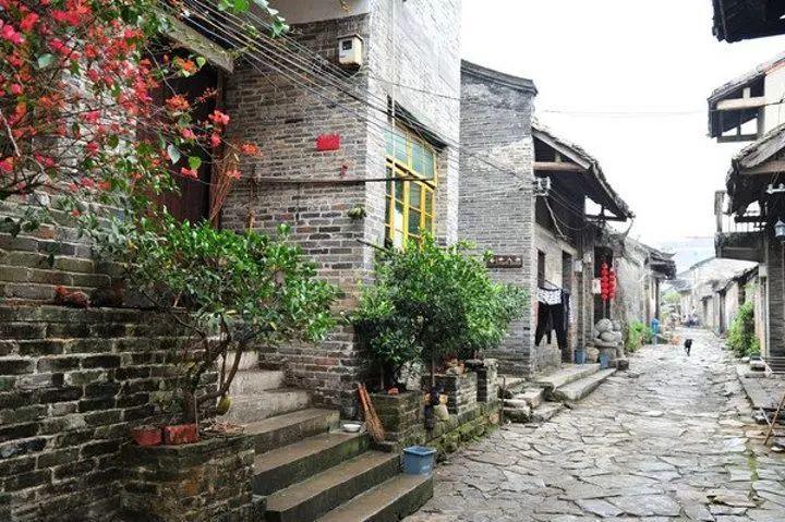 苹果获得新专利:手机屏下摄像头和汽车智能大灯