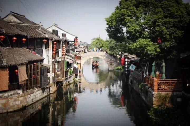 美方多次突击搜查在美中资企业 中方：将密切关注事态发展，坚定维护中国企业合法权益