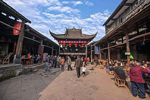 边境政策法规宣传走进港澳旅行团
