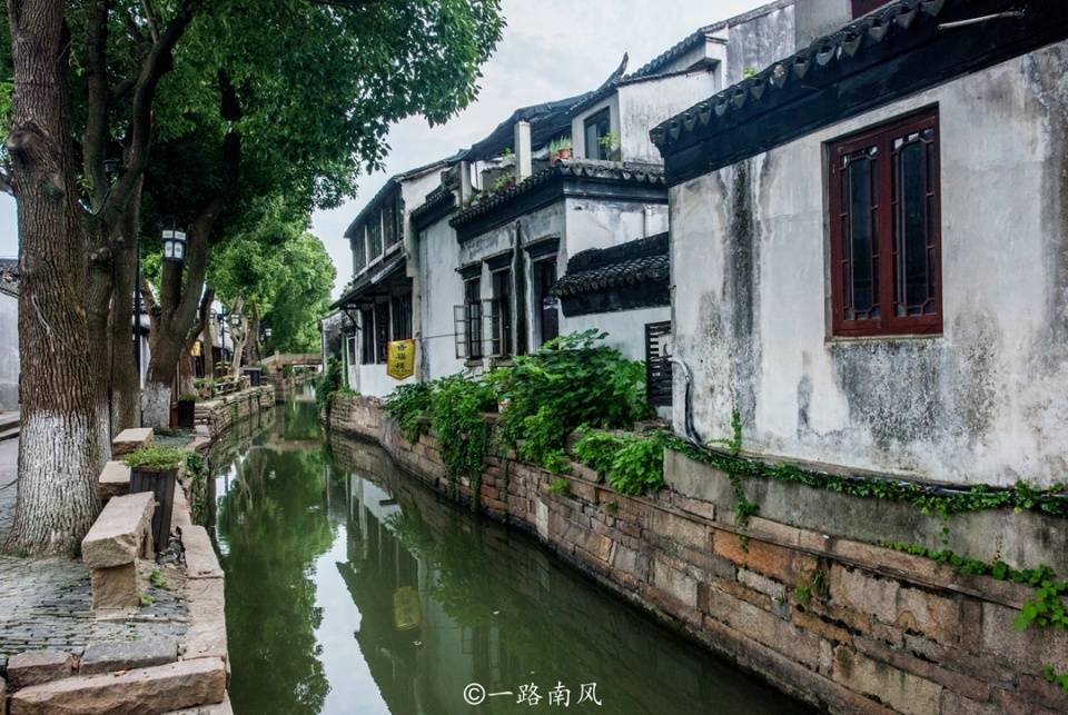 严禁以寒假托管服务的名义上新课,严禁组织学生成建制集体补课