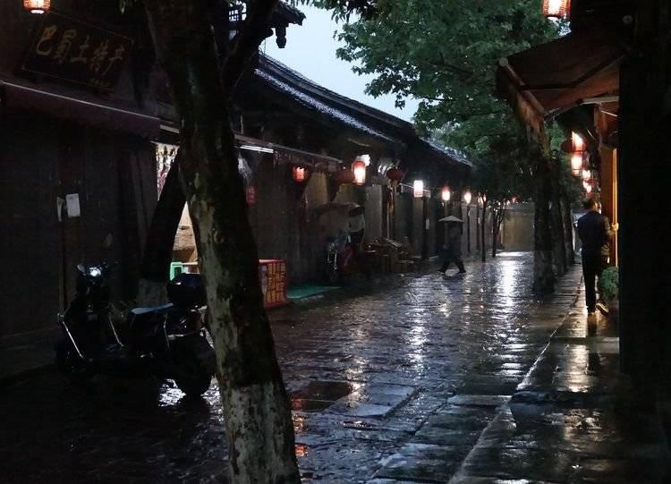 江西南昌红谷滩区：城市雪景如画