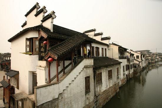 思爱普盘中异动 早盘股价大涨6.68%